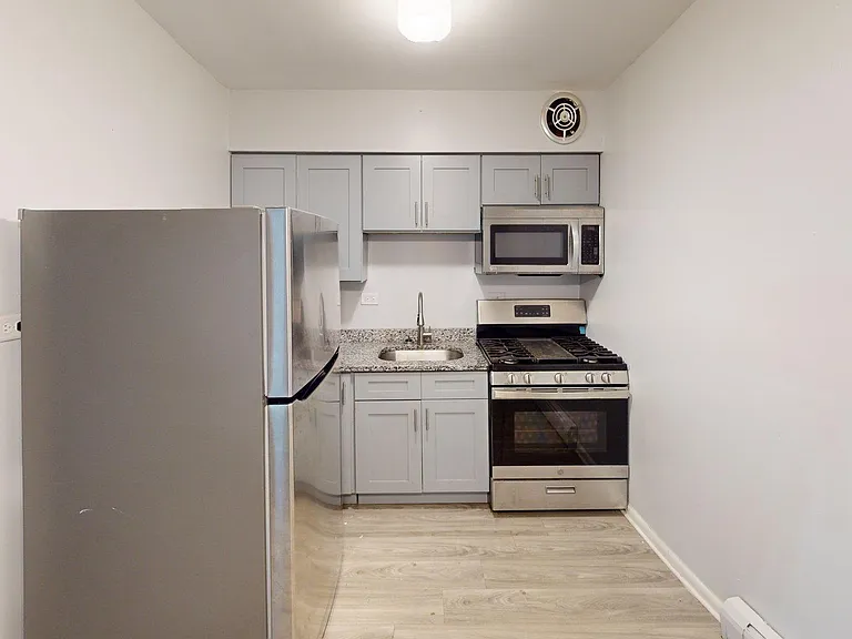 501 Chicago Rd — Photo 6