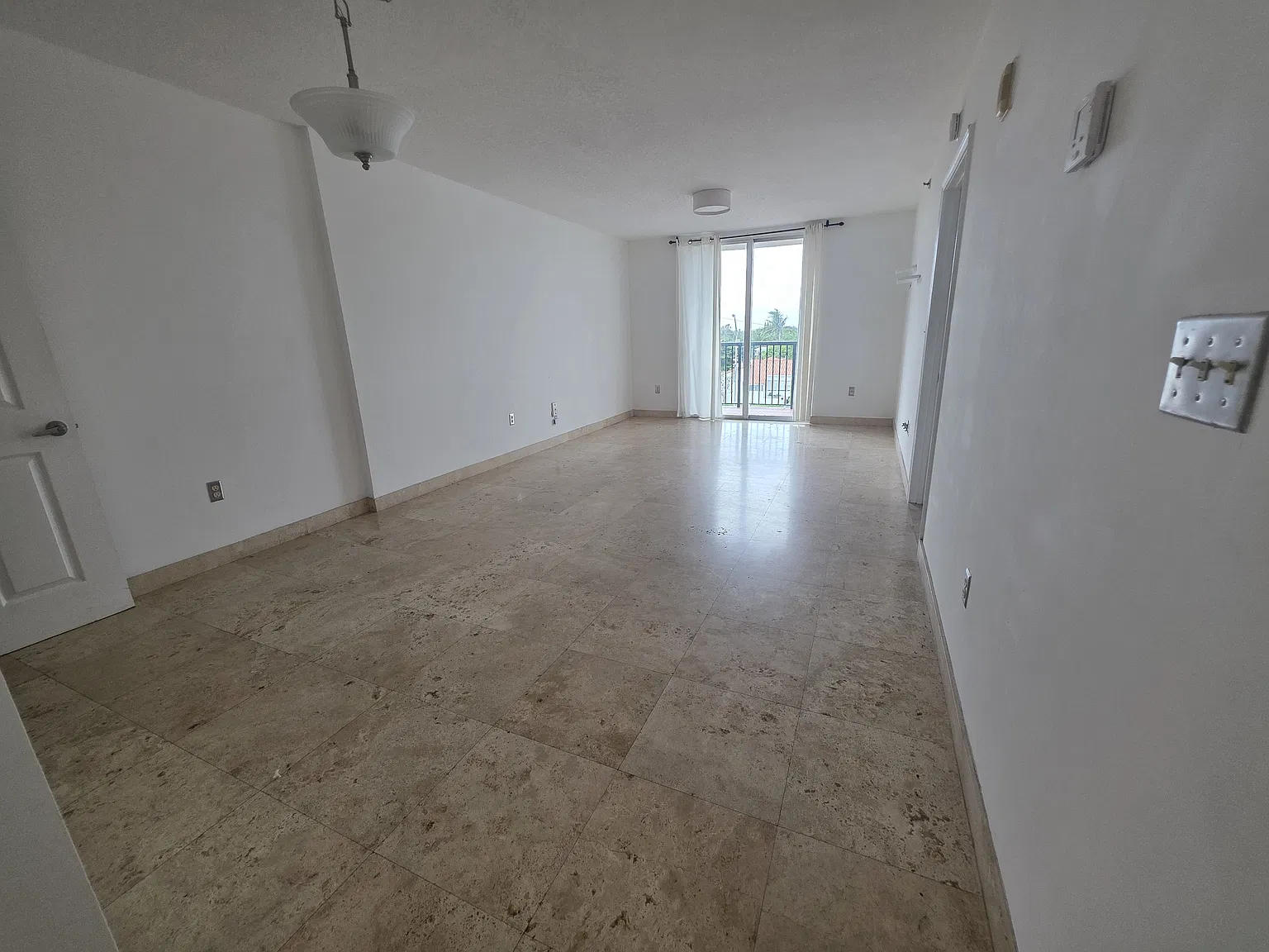 1 bed, 750 sqft, $2,300 — Photo 4