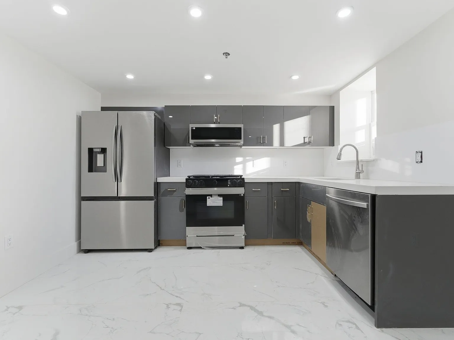 2 bed, 1000 sqft, $2,800 — Photo 1