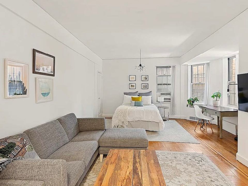 1st image of 25 Minetta Ln APT 1L
