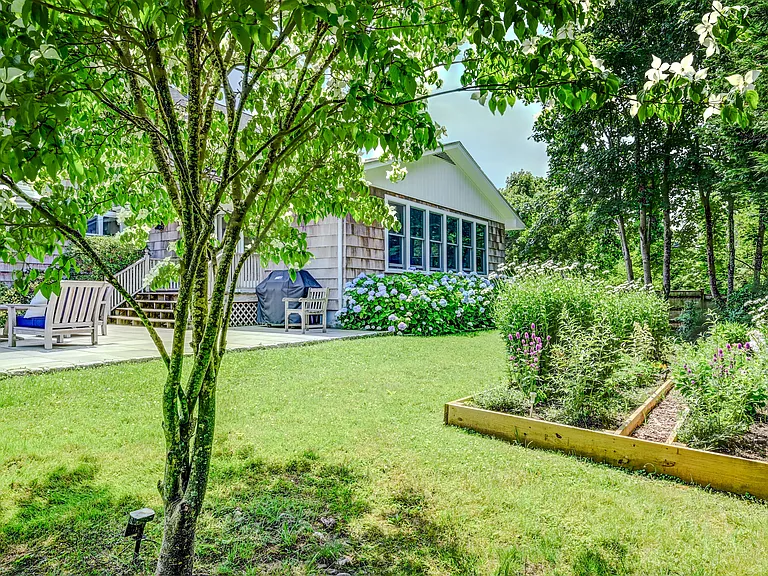 197 Coggeshall Ave — Photo 6