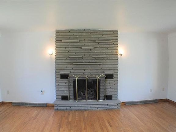 2nd image of 719 Santone Dr