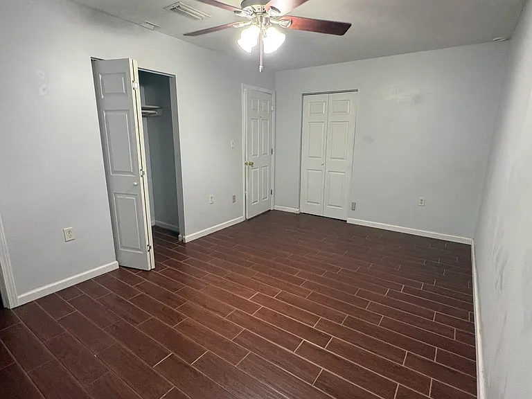 542 Chateau Cir — Photo 9