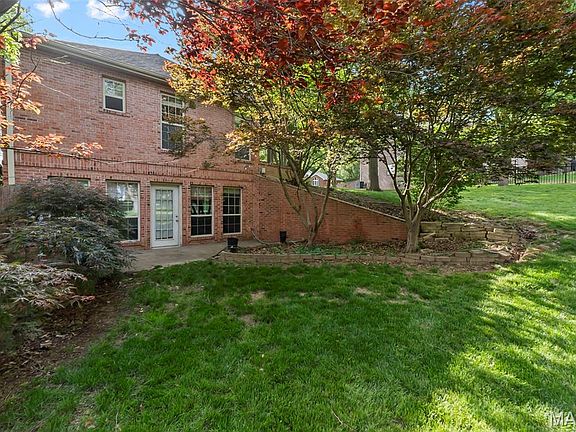 5th image of 2204 Crown Point Dr
