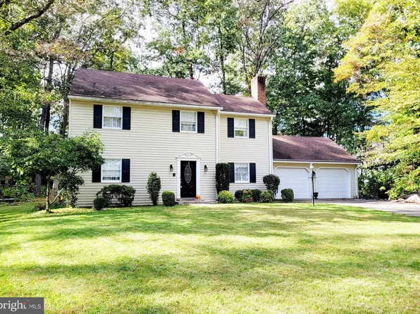 6065 Greenbriar Ct, Fayetteville, PA 17222