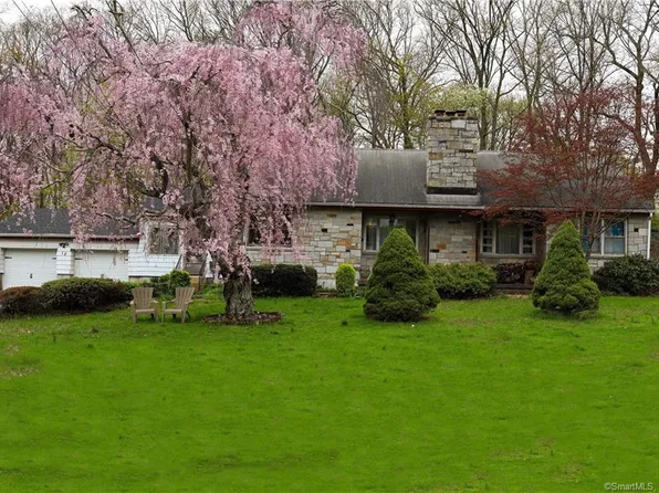 12 Laurel Ave, Derby, CT 06418