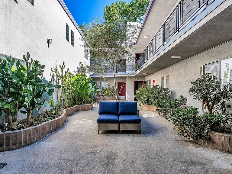 1426 N Vista St #10 — Photo 3
