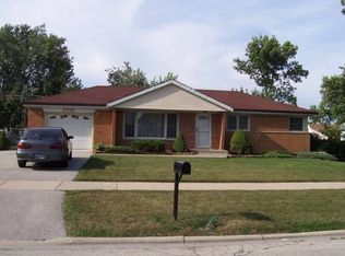 5736 W 83rd St, Burbank, IL