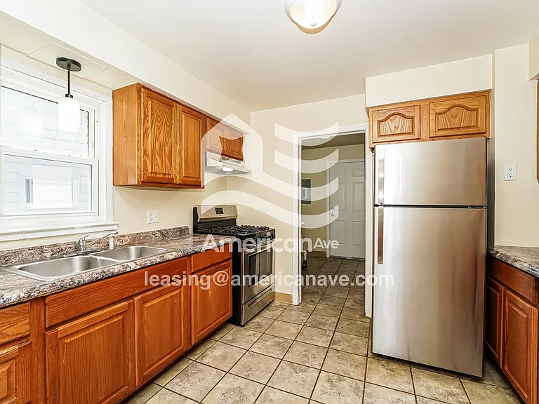 1116092_007_kitchen_7.jpg