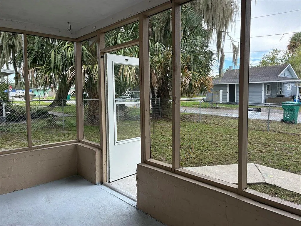 2 bed, 1.0 bath, 696 sqft, $1,200 — Photo 4