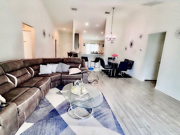 3rd image of 4879 San Ignacio Dr
