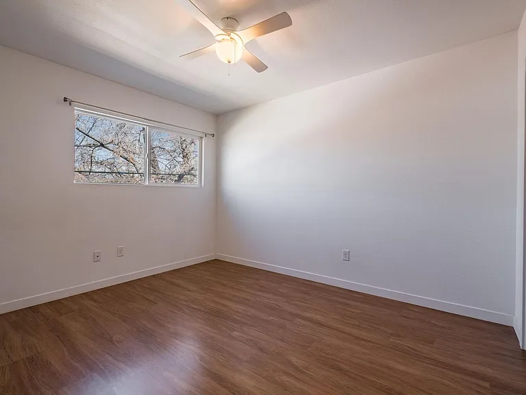 2757 Lakeside Dr — Photo 5