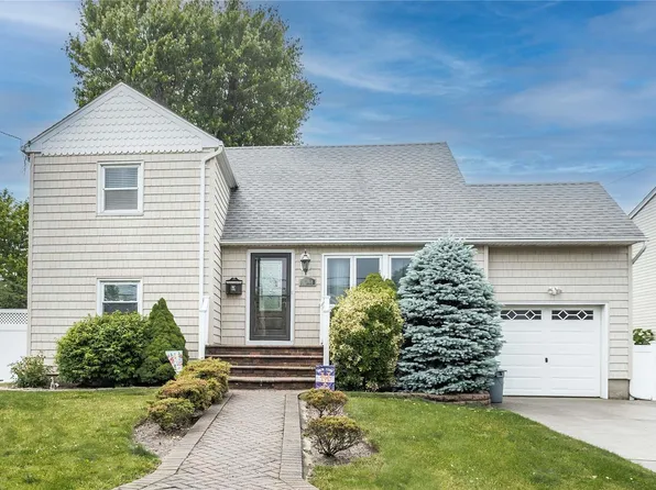 1049 Hayes Street, Baldwin, NY 11510