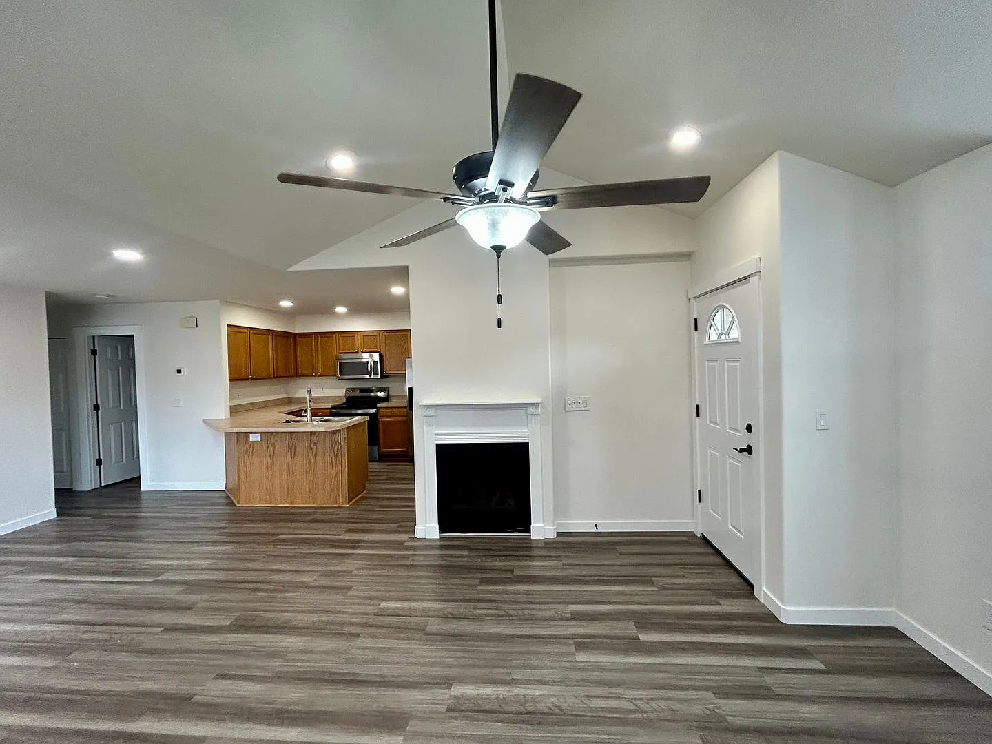 938-940 Boardwalk Ave #14375 — Photo 4