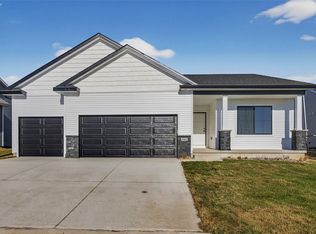 9461 Emilia Ln, West Des Moines, IA 50266