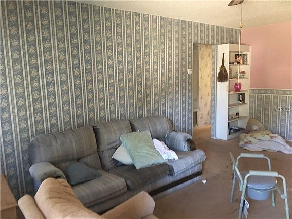 3rd image of 10840 Waterford Ct