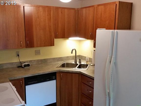 3rd image of 10827 SW 121st Ave