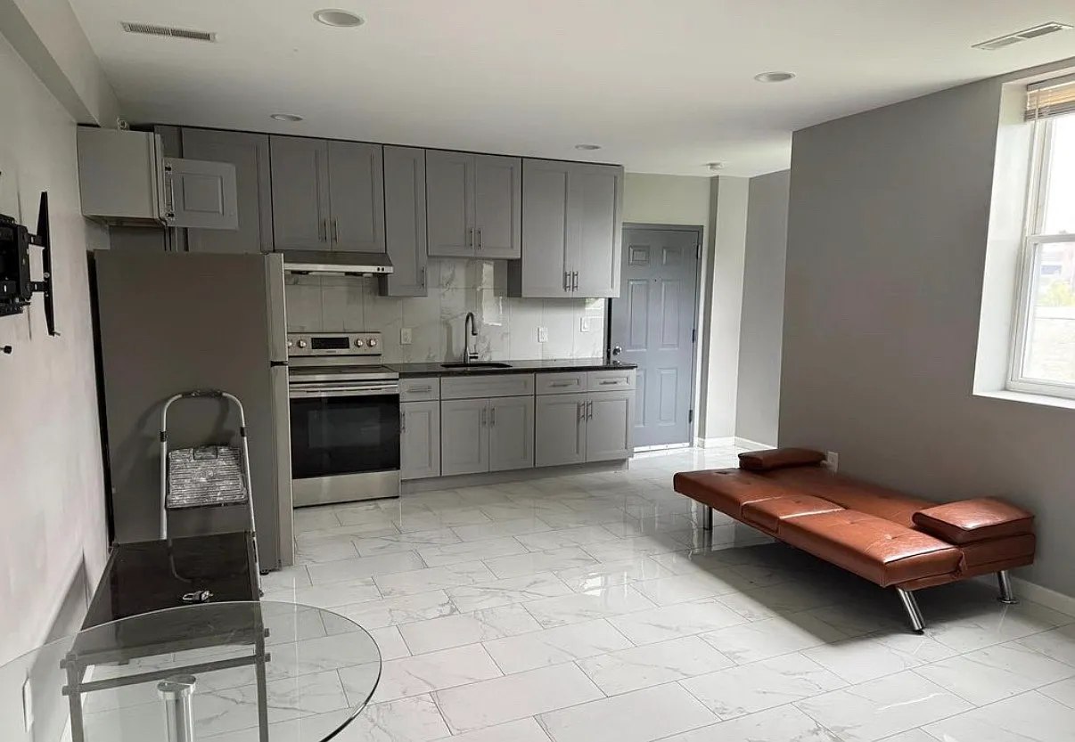 3 bed, 1100 sqft, $2,000 — Photo 1