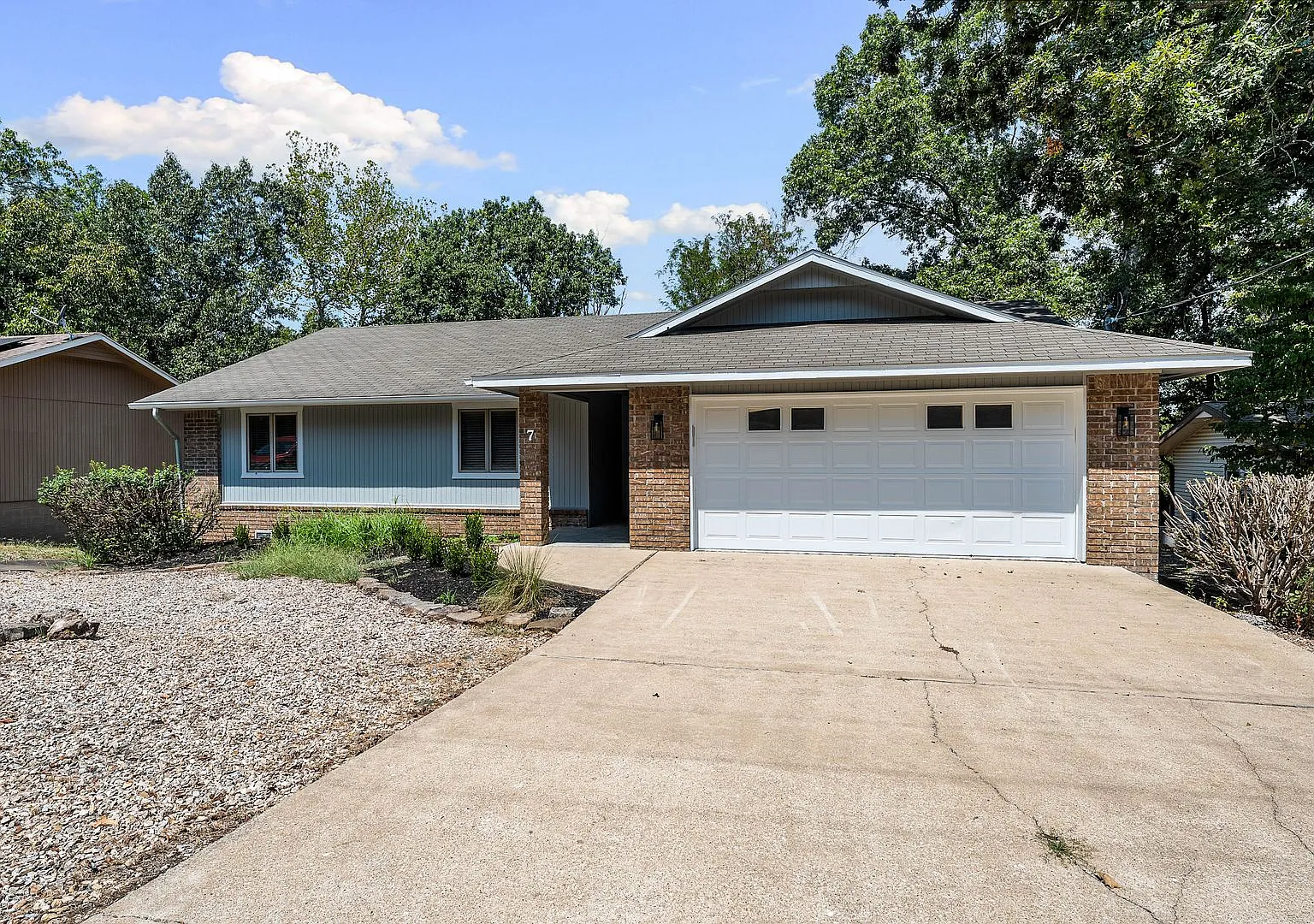 3 Bed / 2 Bath Home Located Near Bella Vista Recreation Center — Photo 1