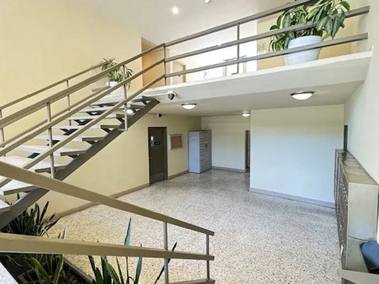 Encino Grand Manor — Photo 3