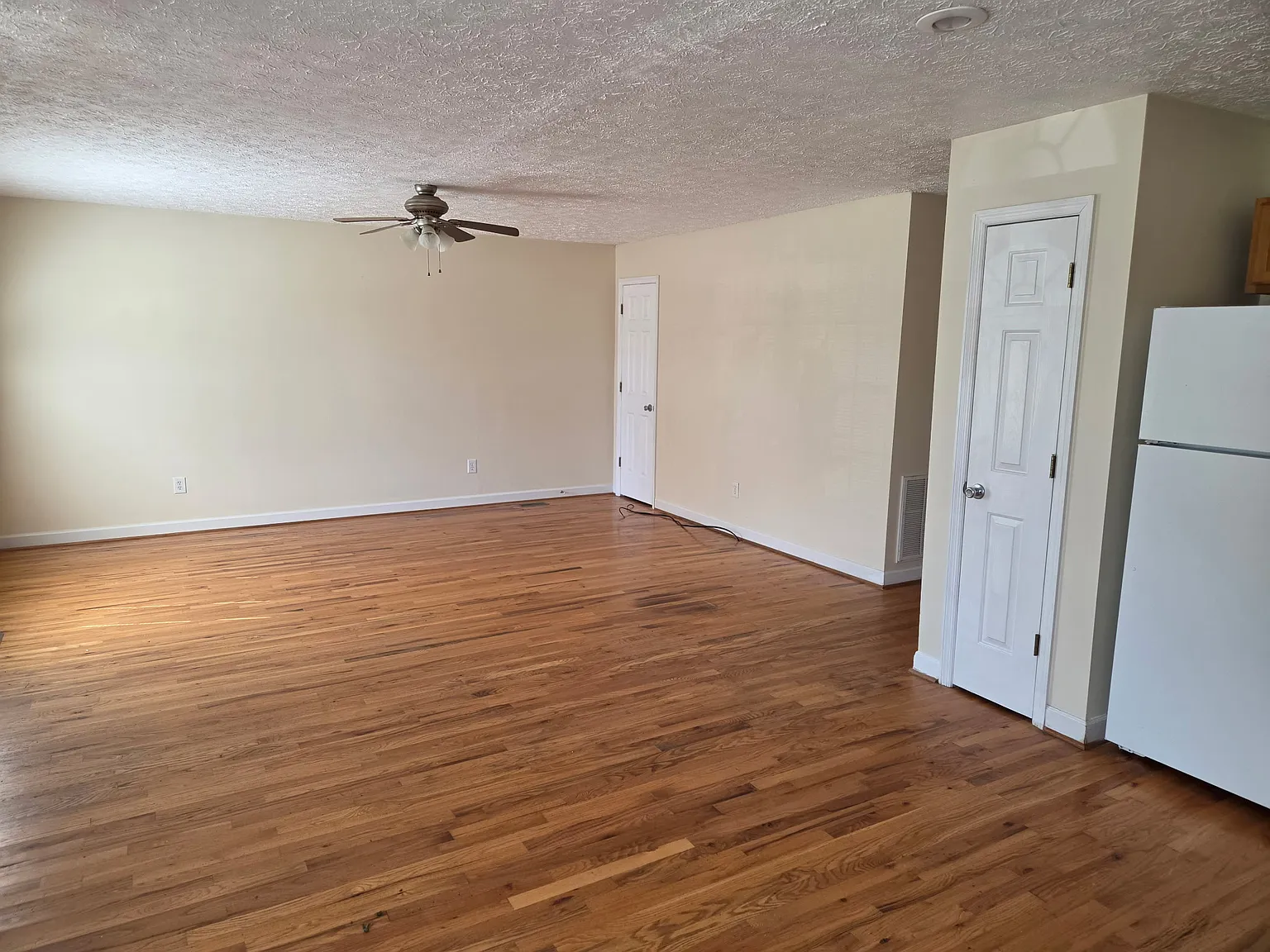 2 bed, 1000 sqft, $650 — Photo 2