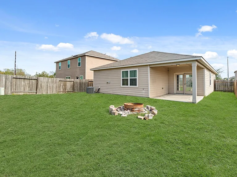 718 Crystal Lakes Dr — Photo 20