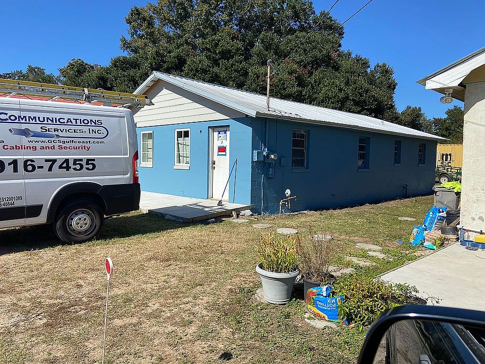 1st image of 302 Crescent Dr