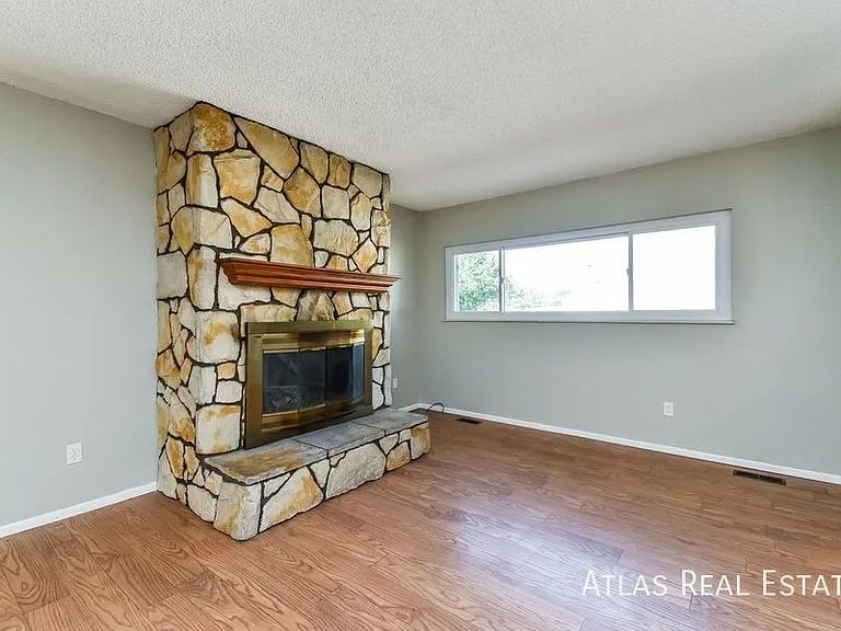 4319 Moonbeam Dr — Photo 3