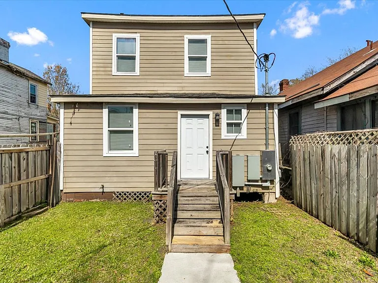 513 E 33rd St — Photo 34