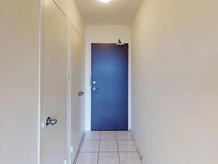 299 Roehampton Ave #828 — Photo 8