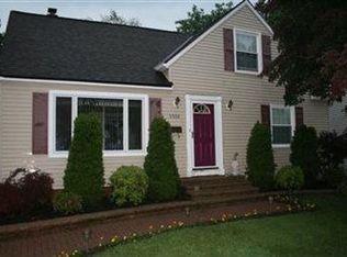 5508 Huron Rd, Lyndhurst, OH 44124