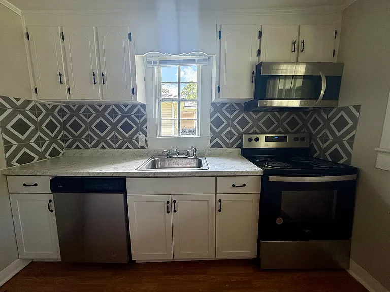 305 Maple St — Photo 6