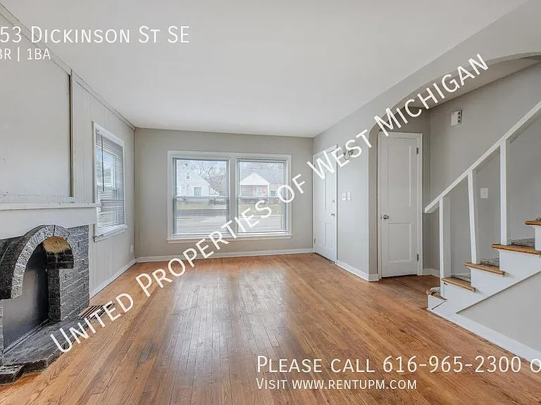 653 Dickinson St SE — Photo 2