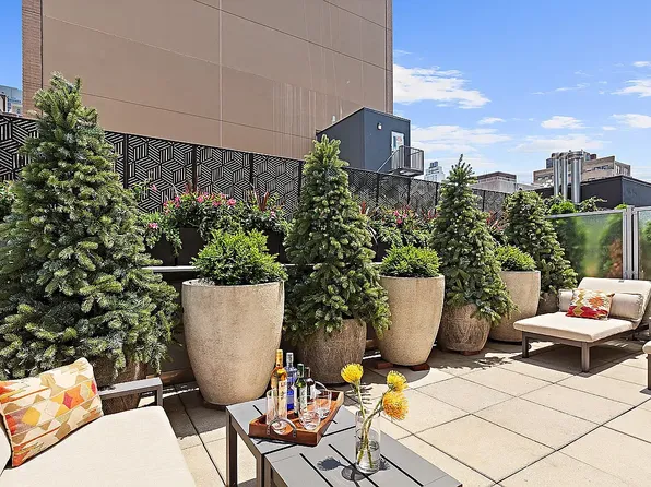 261 West 28th Street image 1 of 18