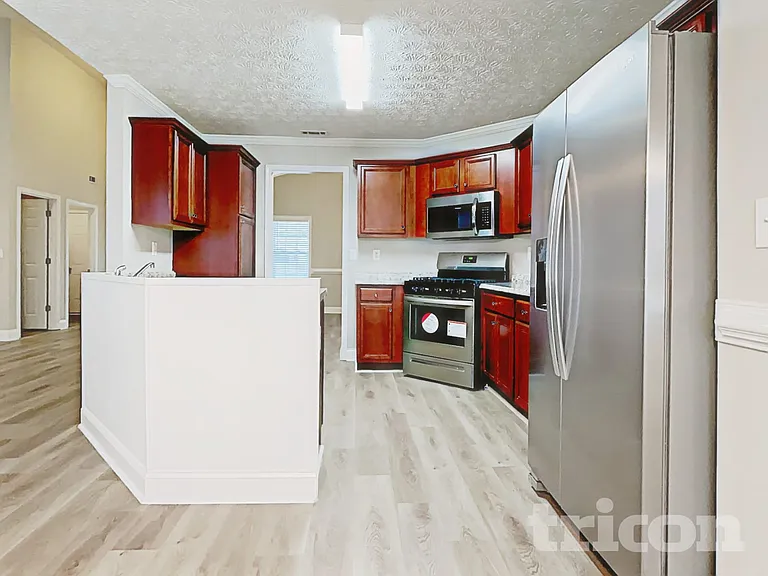 110 Brooks Cir — Photo 4