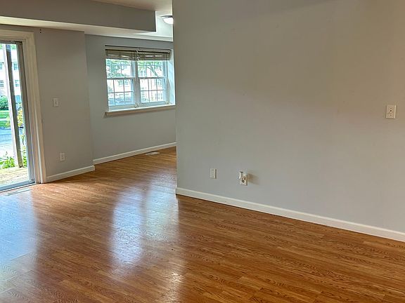 4th image of 209 Crocker Dr APT B