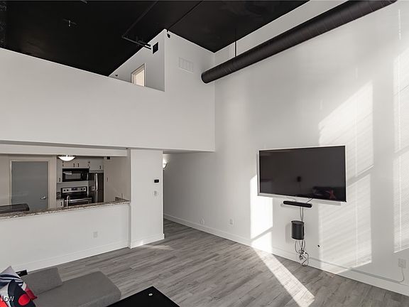 3rd image of 1133 W 9th St APT 120