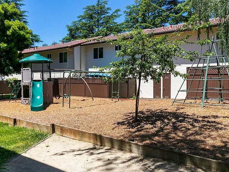 Dry Creek Apartments — Photo 15