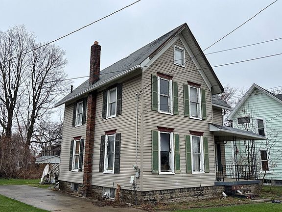 3rd image of 518 Main St