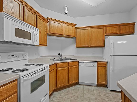 3rd image of 410 New Age Cir APT 212