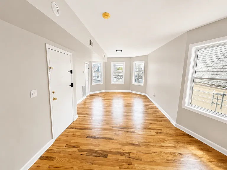 25 Salem St #2 — Photo 4