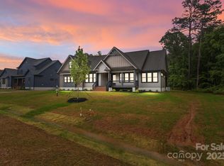 153 Mills Garden Rd, Statesville, NC 28625