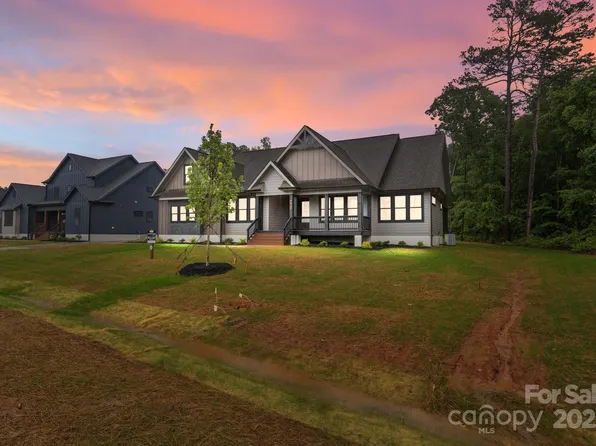 153 Mills Garden Rd, Statesville, NC 28625