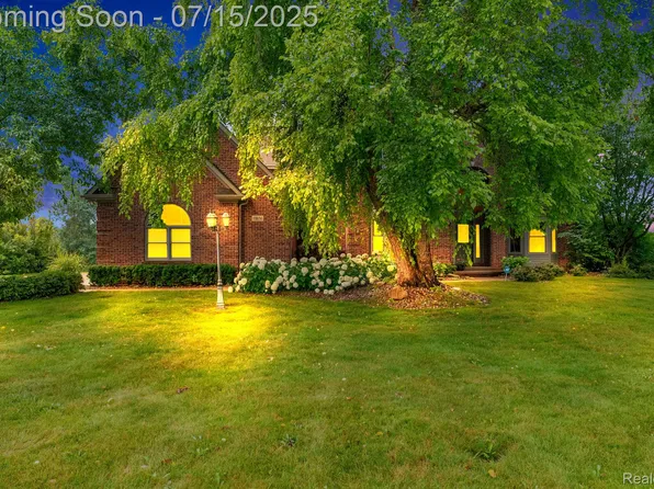 11656 Kings Colony, Grand Blanc, MI 48439