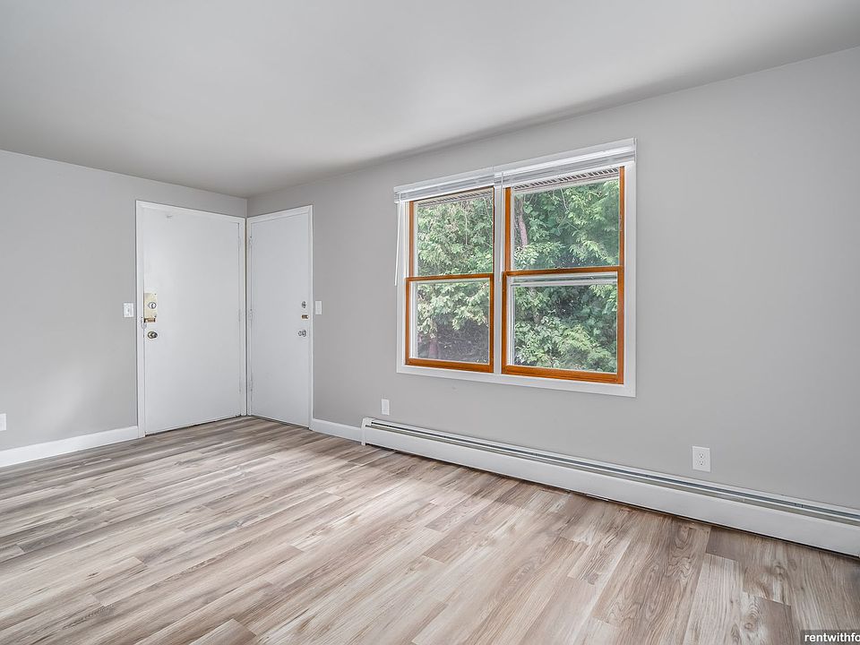 1st image of 2252 Eastman Ave #9