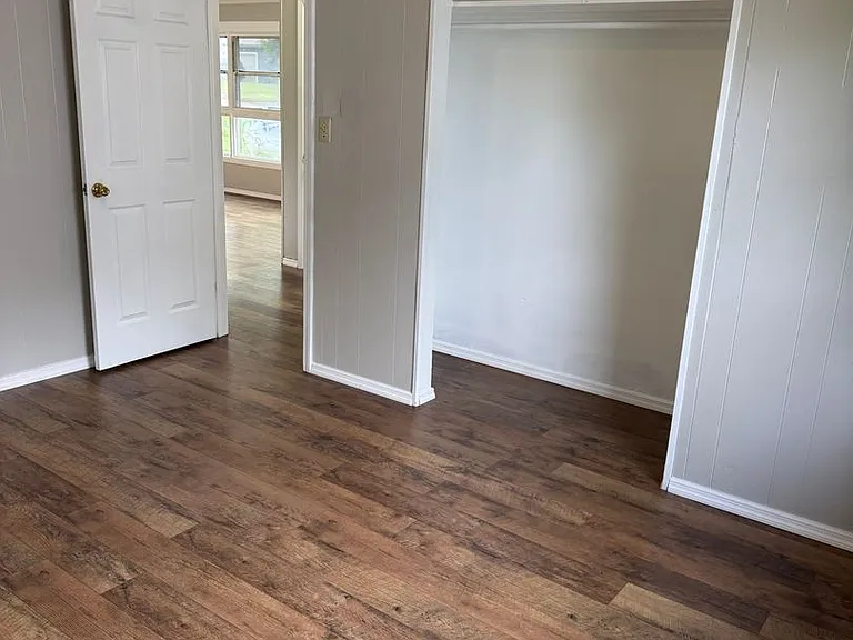 1669 S Hickory Ave — Photo 10