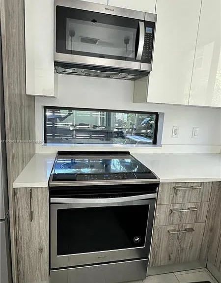 727 NE 15th Ave — Photo 3