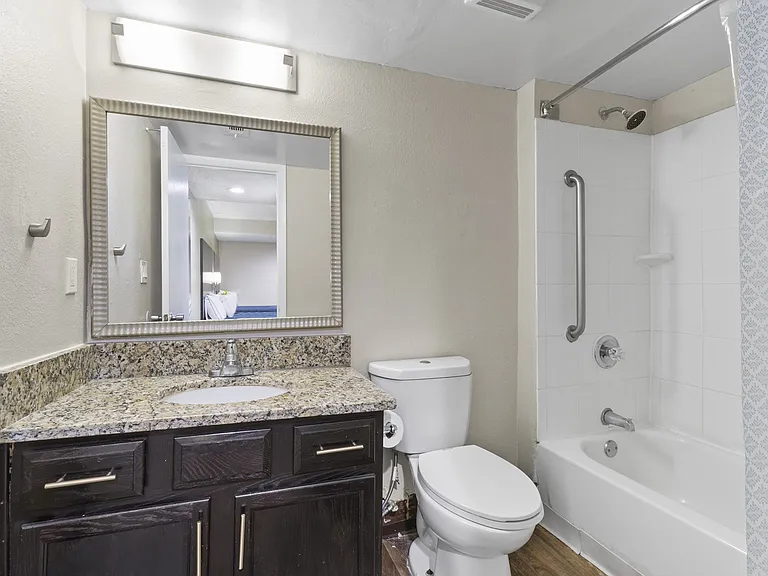 Fusion Orlando - Bathroom