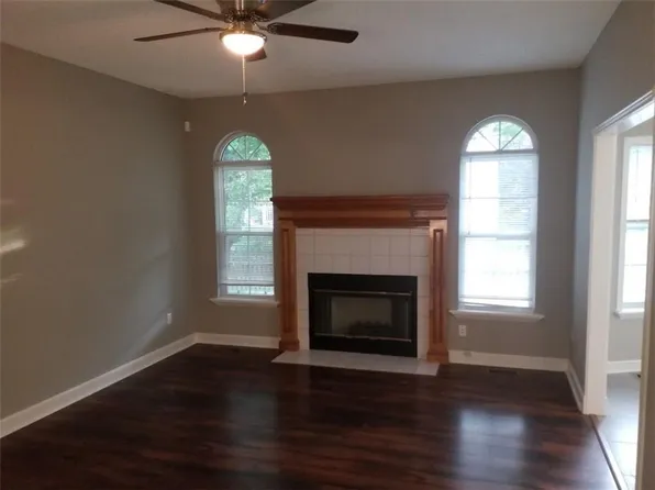 1930 Current St, Liberty, MO 64068