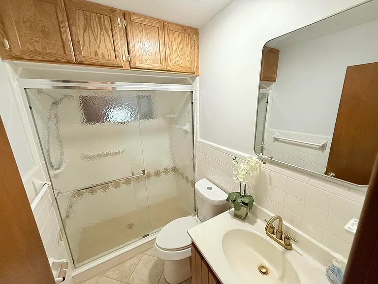 2350 N Eastman Rd — Photo 2